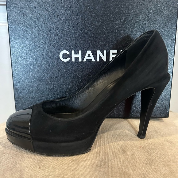 CHANEL Shoes - CHANEL heels Black Leather